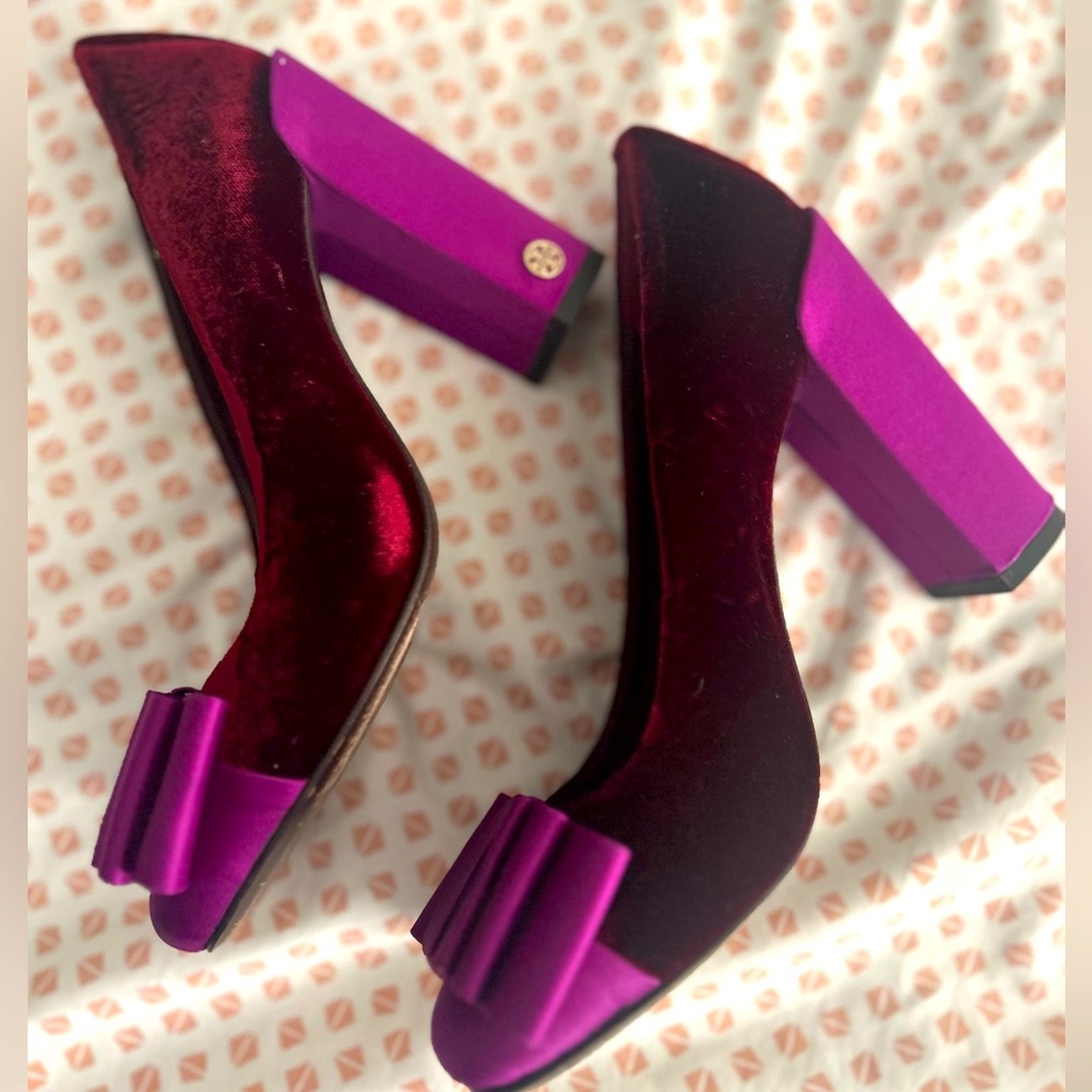 TORY BURCH
Velvet Cicely Pumps
Size: 6.5